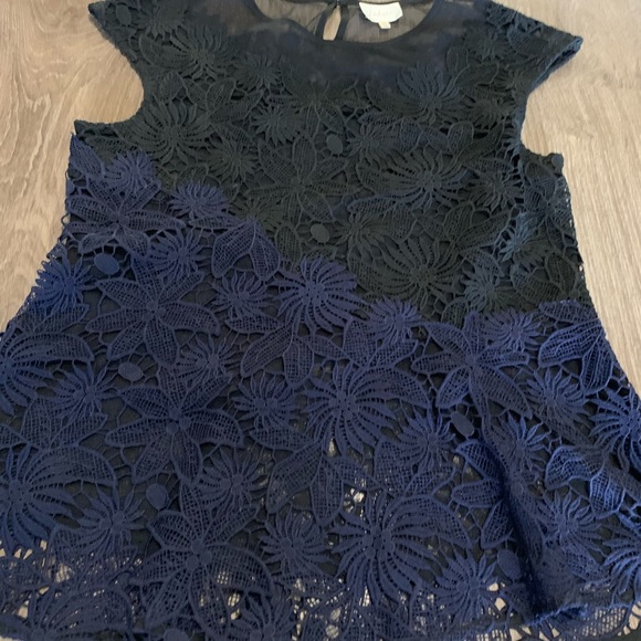 Anthropologie - DELETTA Sheer laced cap sleeve top - Picture 5 of 6